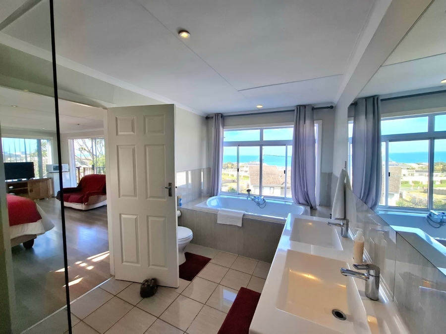 7 Bedroom Property for Sale in Gonubie Eastern Cape